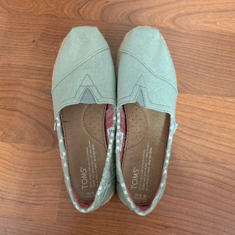 New without tags Toms